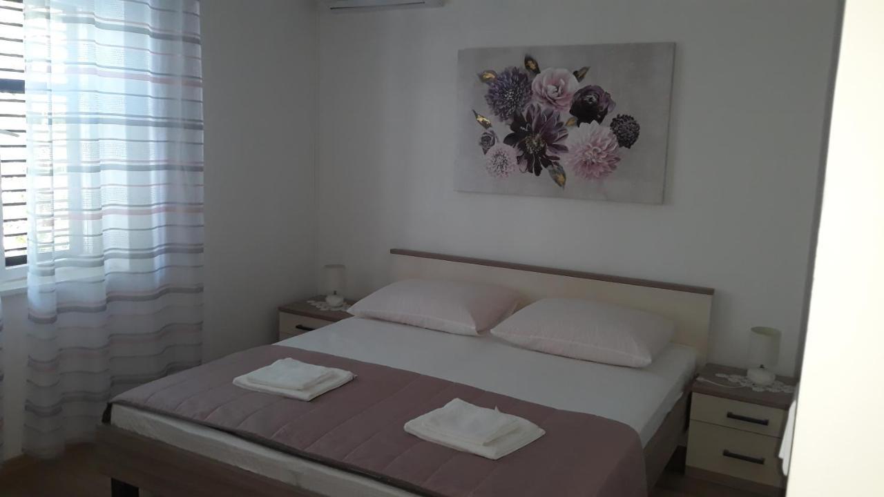 Mini Apartment Petra - Rooms Purple & Green With Kitchen And Garden Dubrovnik Rum bild