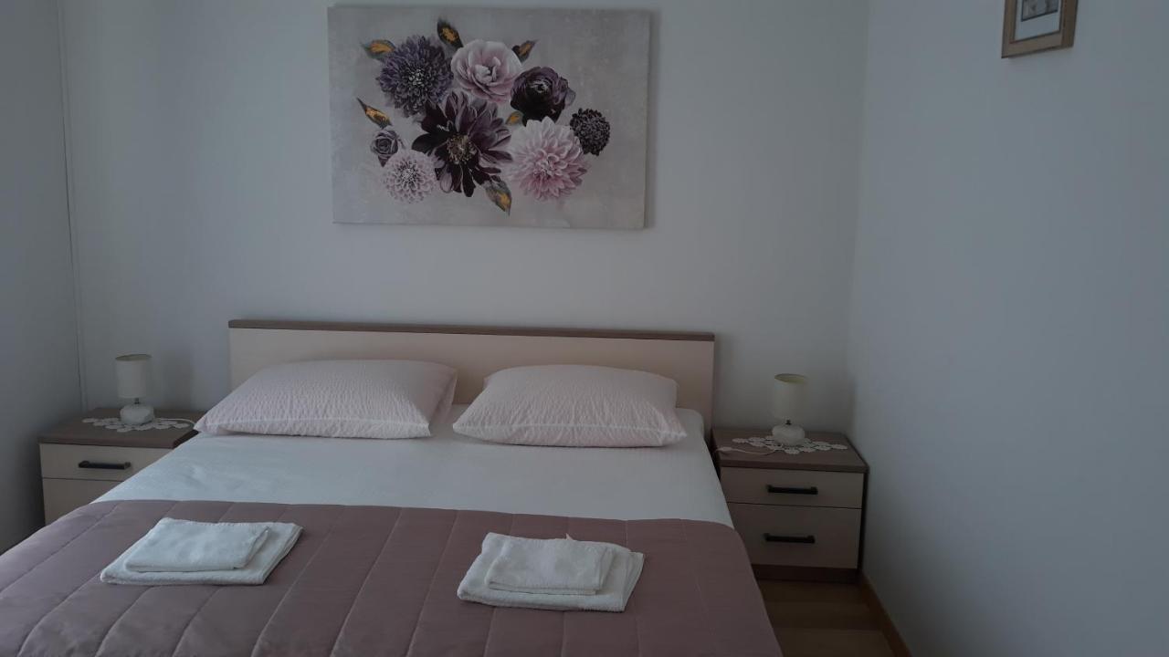 Mini Apartment Petra - Rooms Purple & Green With Kitchen And Garden Dubrovnik Exteriör bild