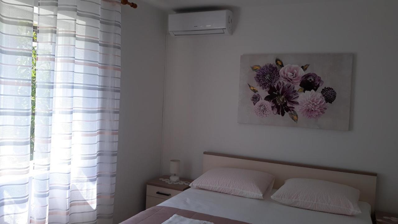 Mini Apartment Petra - Rooms Purple & Green With Kitchen And Garden Dubrovnik Exteriör bild
