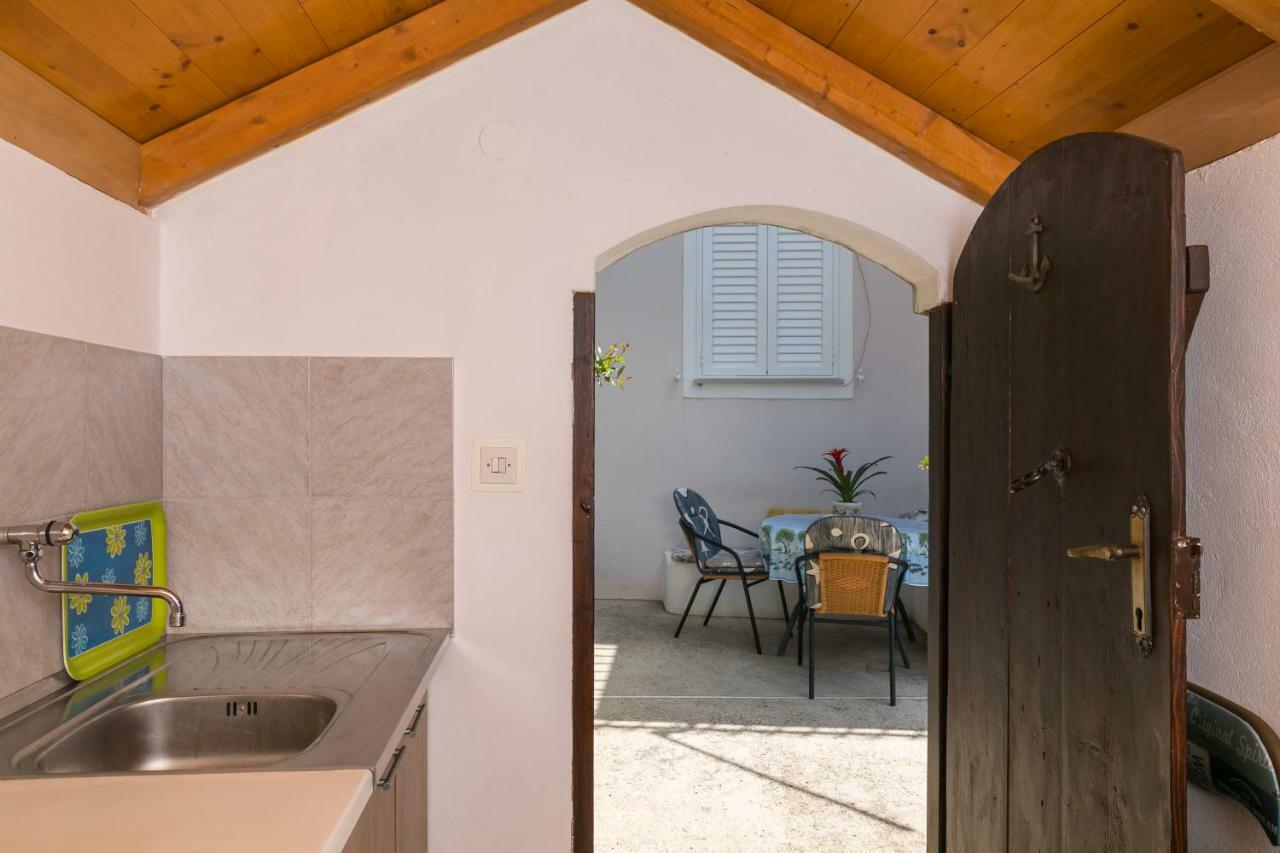 Mini Apartment Petra - Rooms Purple & Green With Kitchen And Garden Dubrovnik Exteriör bild