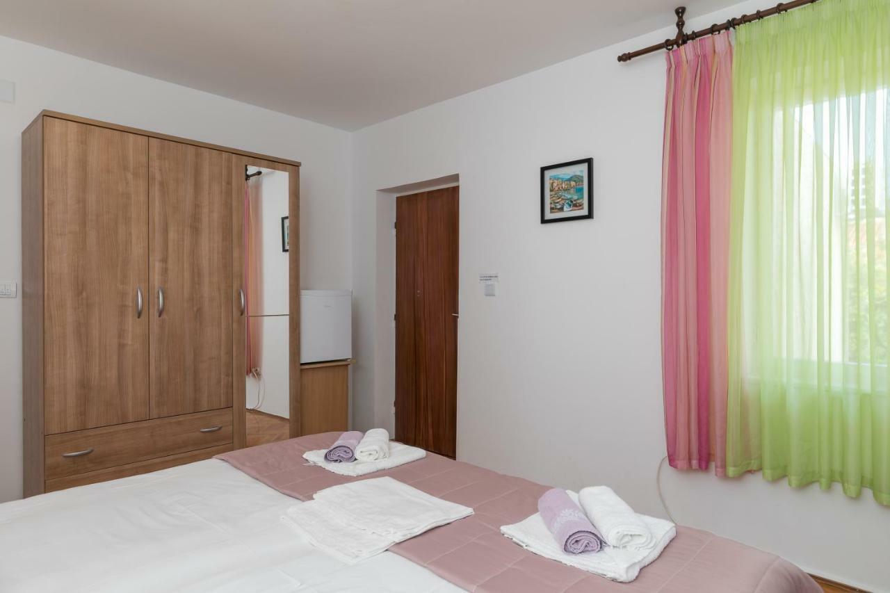 Mini Apartment Petra - Rooms Purple & Green With Kitchen And Garden Dubrovnik Exteriör bild