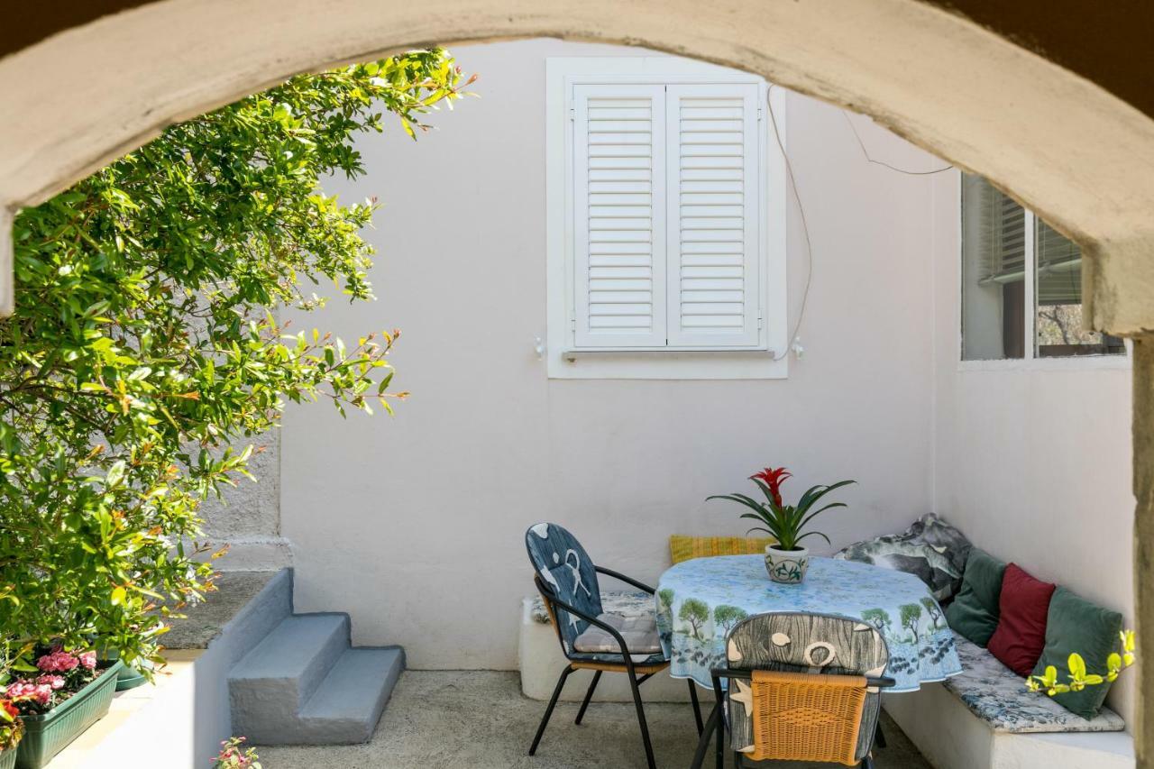 Mini Apartment Petra - Rooms Purple & Green With Kitchen And Garden Dubrovnik Exteriör bild