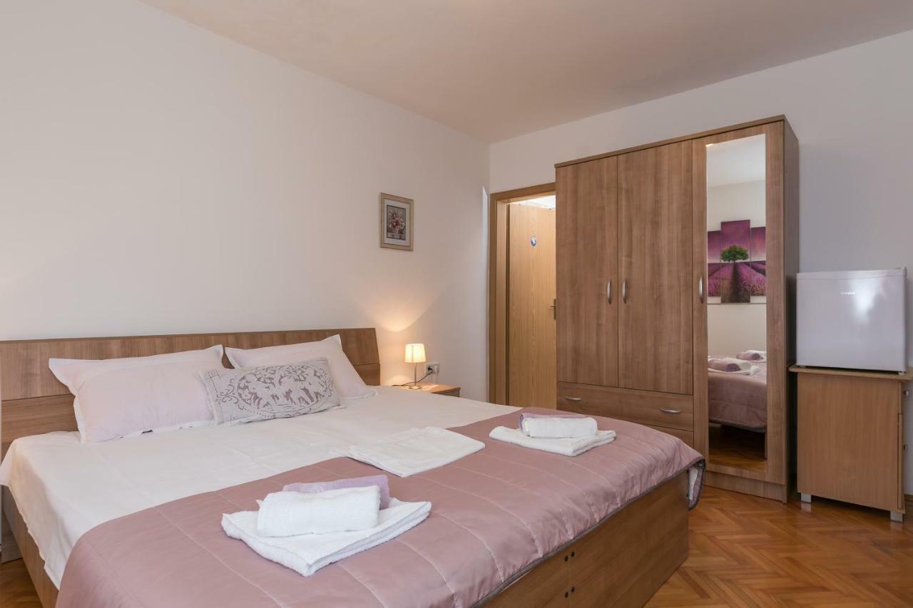 Mini Apartment Petra - Rooms Purple & Green With Kitchen And Garden Dubrovnik Exteriör bild