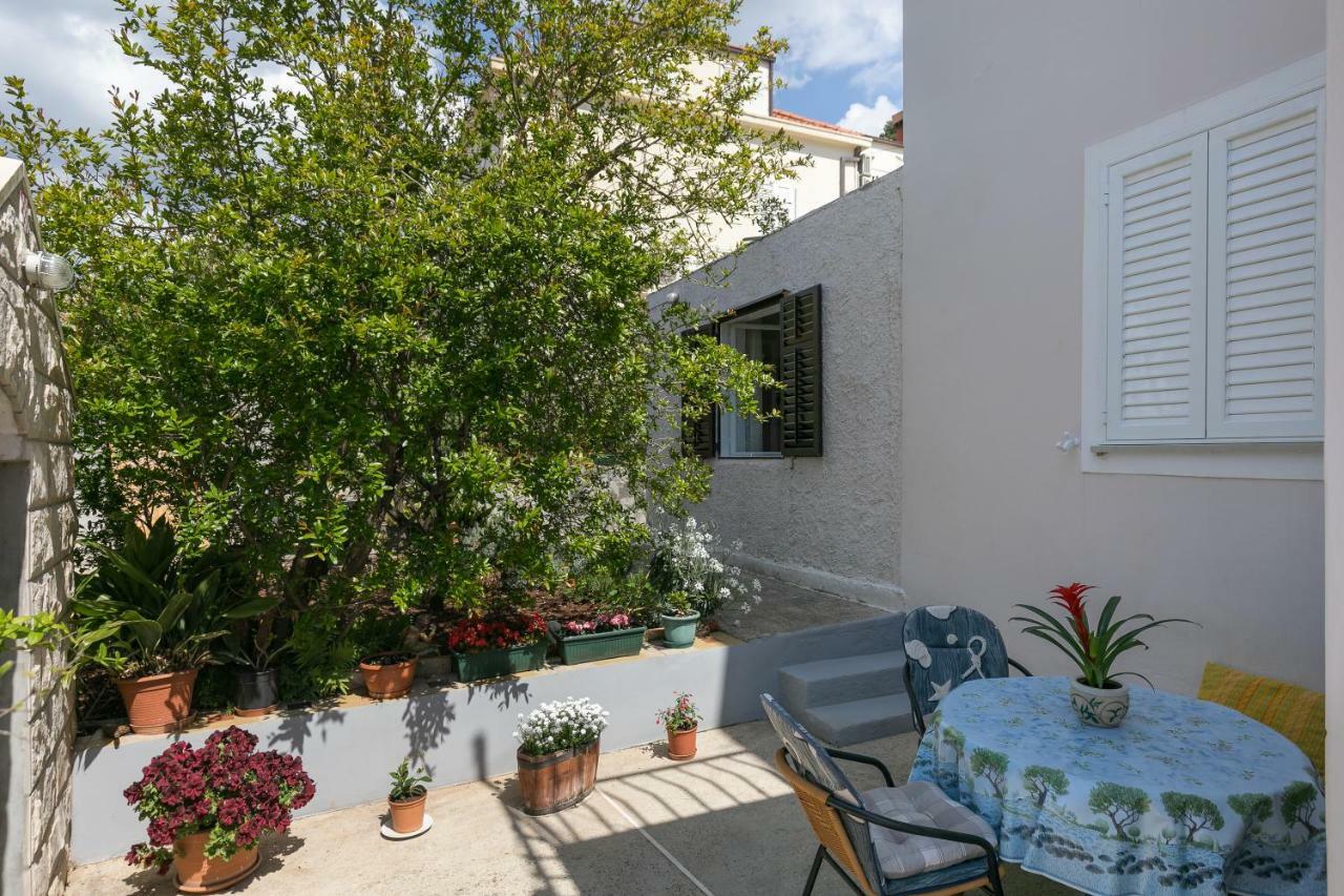 Mini Apartment Petra - Rooms Purple & Green With Kitchen And Garden Dubrovnik Exteriör bild
