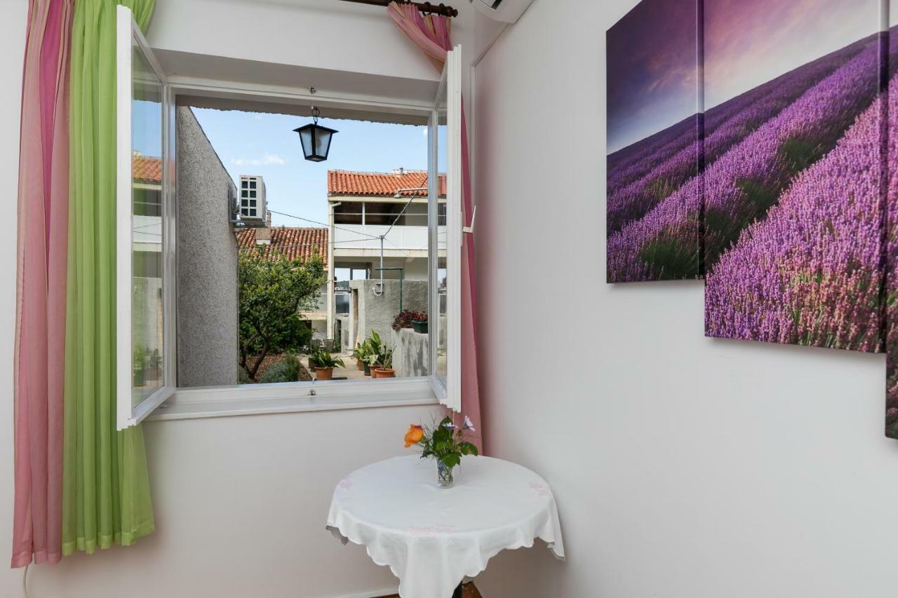 Mini Apartment Petra - Rooms Purple & Green With Kitchen And Garden Dubrovnik Exteriör bild